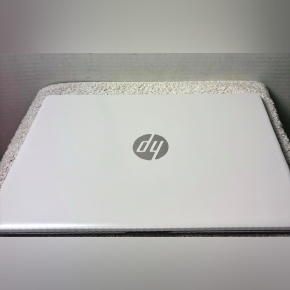 White HP Stream Laptop 11-ak1035nr - Picture 1 of 9